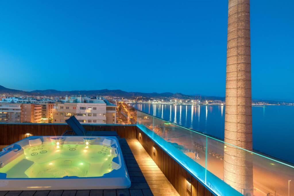 D&R Penthouse On The Beach Apartment Малага Екстериор снимка