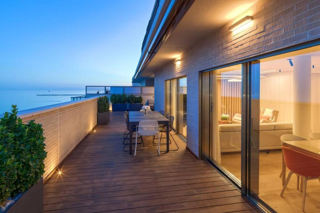 D&R Penthouse On The Beach Apartment Малага Екстериор снимка